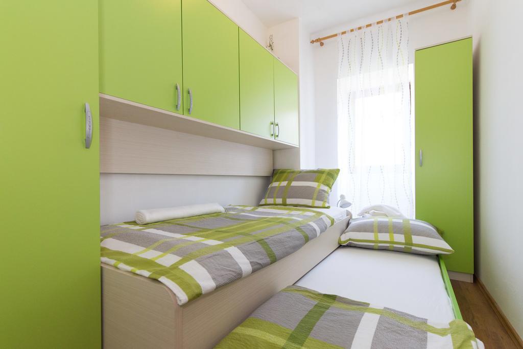 Holiday Home Mery By El-Pi Tours Malinska Zewnętrze zdjęcie