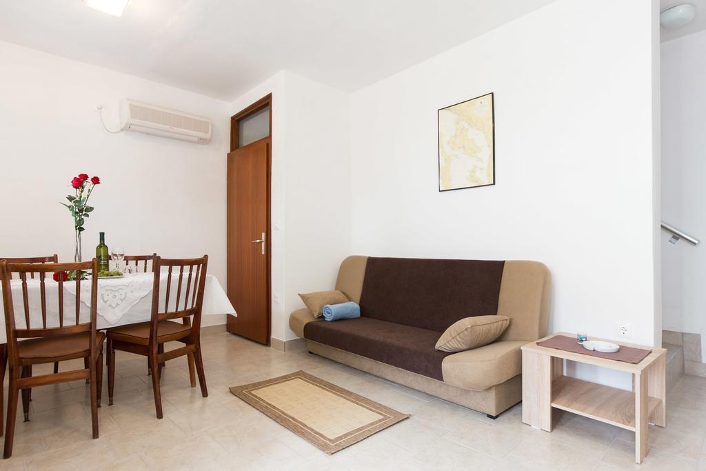 Holiday Home Mery By El-Pi Tours Malinska Zewnętrze zdjęcie